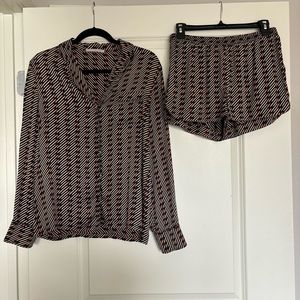Stella McCartney 2 Piece PJ Set 92% Silk
Size Small
